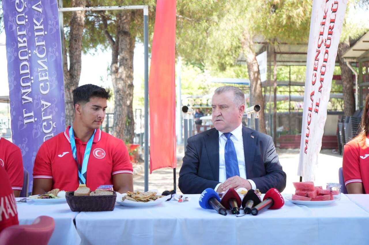 Gençlik ve Spor Bakanı Osman Aşkın Bak, Köyceğiz'de Milli Sporcularla Buluştu 2